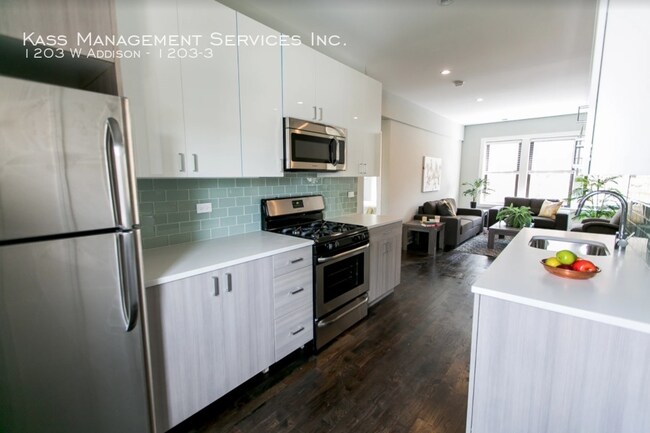 Foto del edificio - 1203 W Addison St