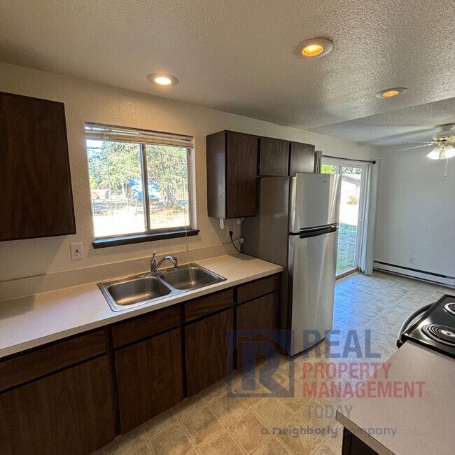 Foto del edificio - Charming 2-Bedroom Home with Modern Upgrad...