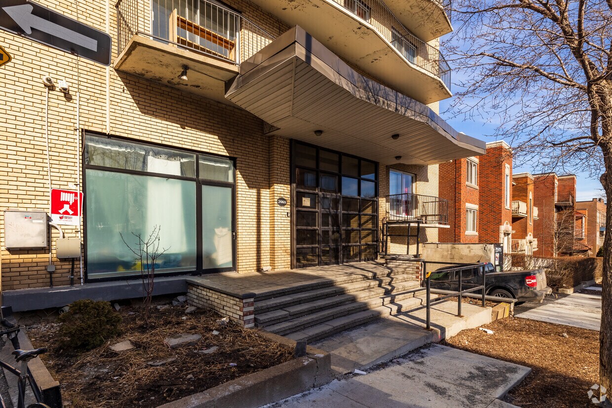 Building Photo - 2665-2667 Rue Frontenac
