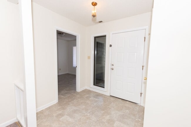 Building Photo - MOVE-IN READY