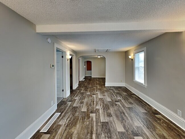 Foto del edificio - 2068 Reaney Ave E