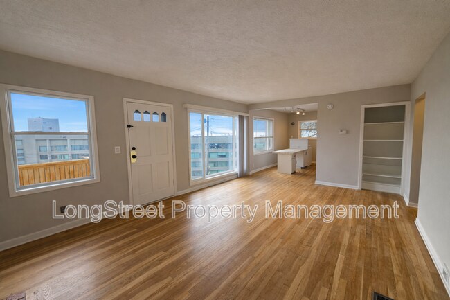 Foto del edificio - 801 SW Broadway Dr