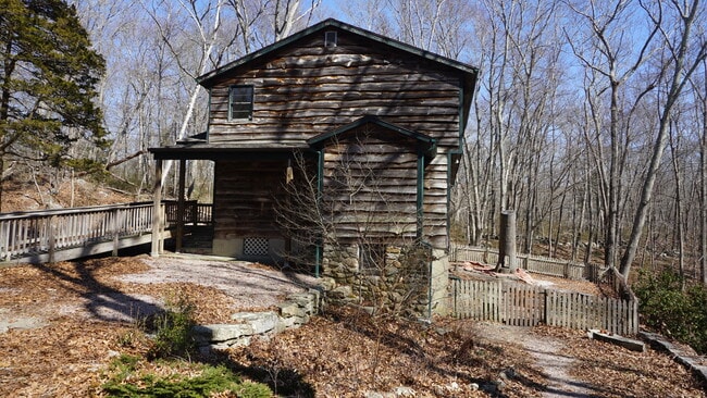 Building Photo - 103 Pequotsepos Rd