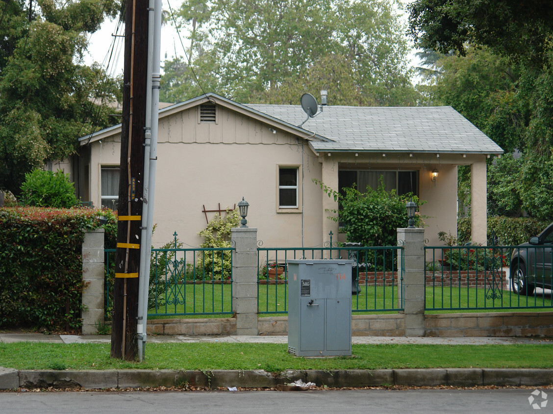 Building Photo - 122-124 N Oak Ave