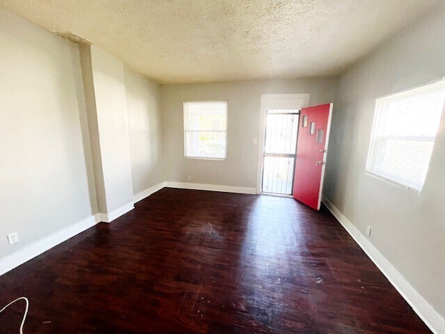 Building Photo - 3347 N KENWOOD AVENUE