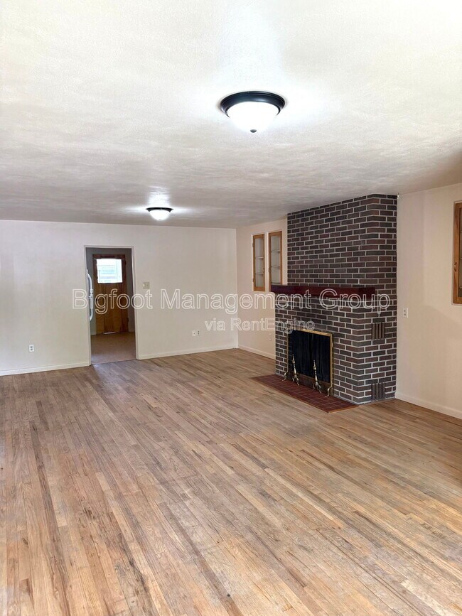 Foto del edificio - 540 E 6th Ave