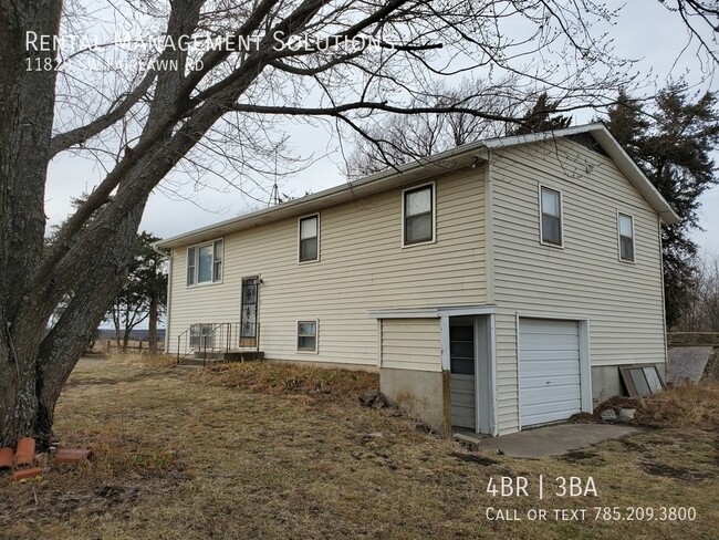 Building Photo - *SPACIOUS COUNTRY LIVNG* 11820 SW Fairlawn...