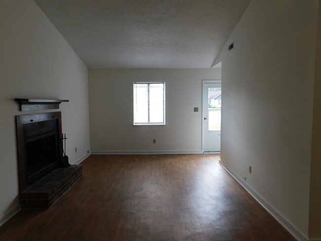 Building Photo - Affordable Gem!