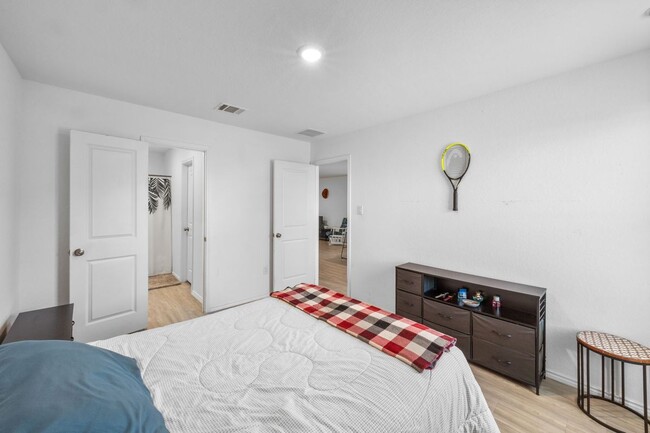 Building Photo - 7415 Donkey Vly