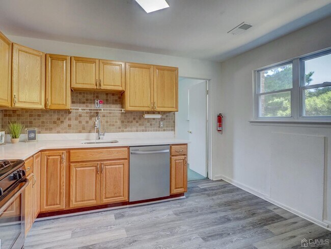 Building Photo - 77 College Dr