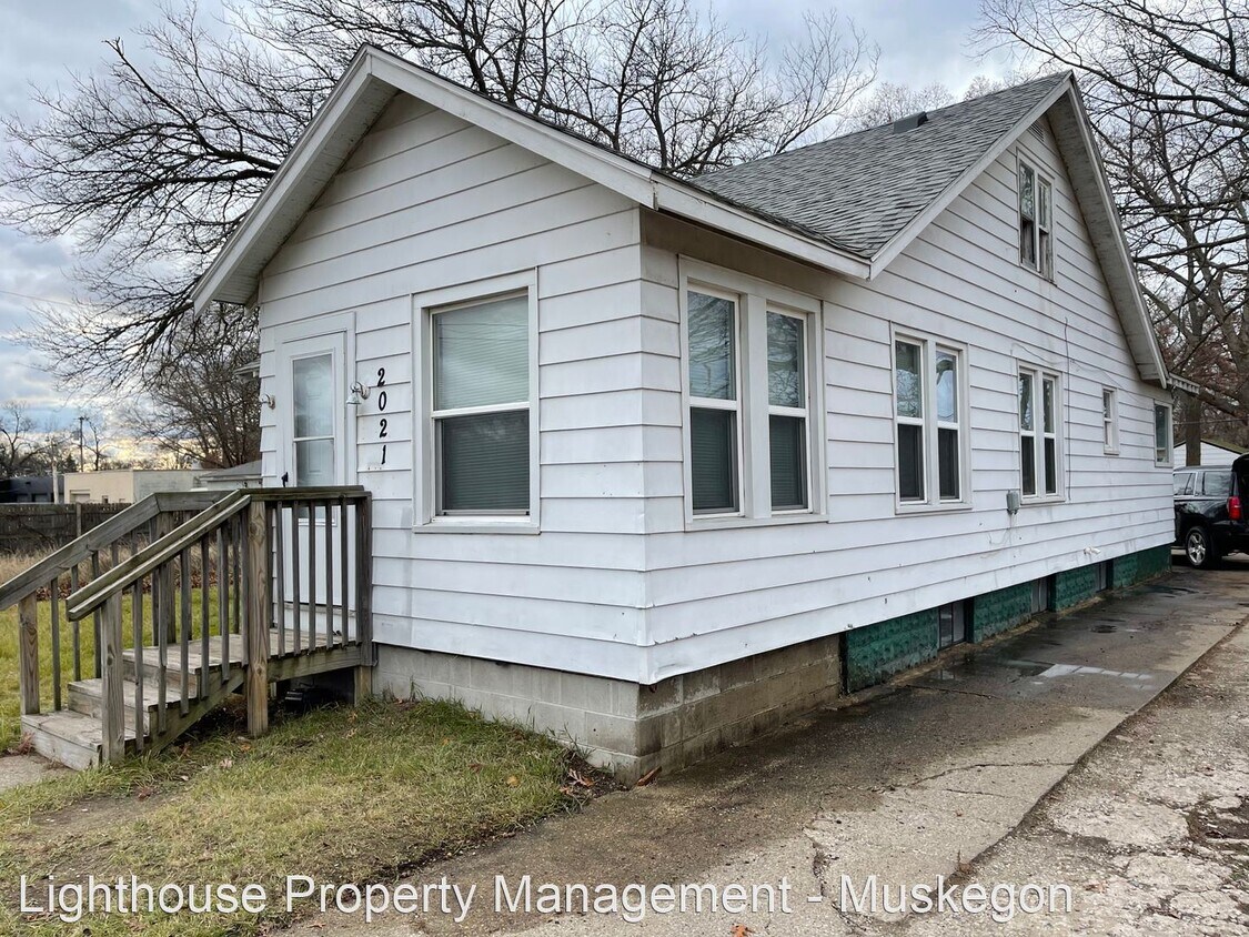 3 br, 1.5 bath House 2021 S Getty St House Rental in Muskegon Heights, MI