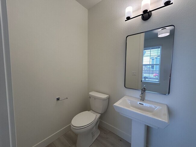 Foto del edificio - Stylish New Home Surrounded by Greenbelts and Outdoor Recreation