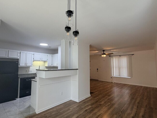 Foto del edificio - 5917 Crape Myrtle Ln