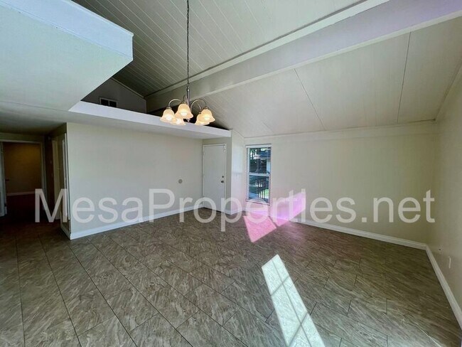Building Photo - 1439 W 7th St