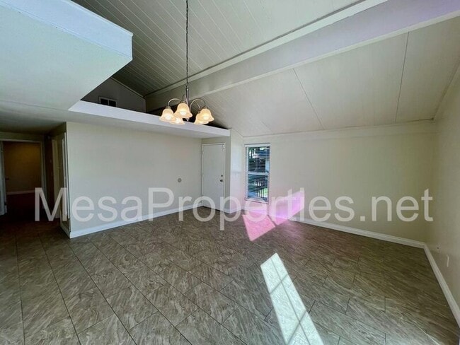 Foto del edificio - 1439 W 7th St