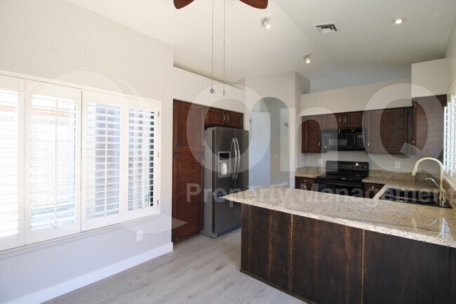 Building Photo - 15845 N 51st St