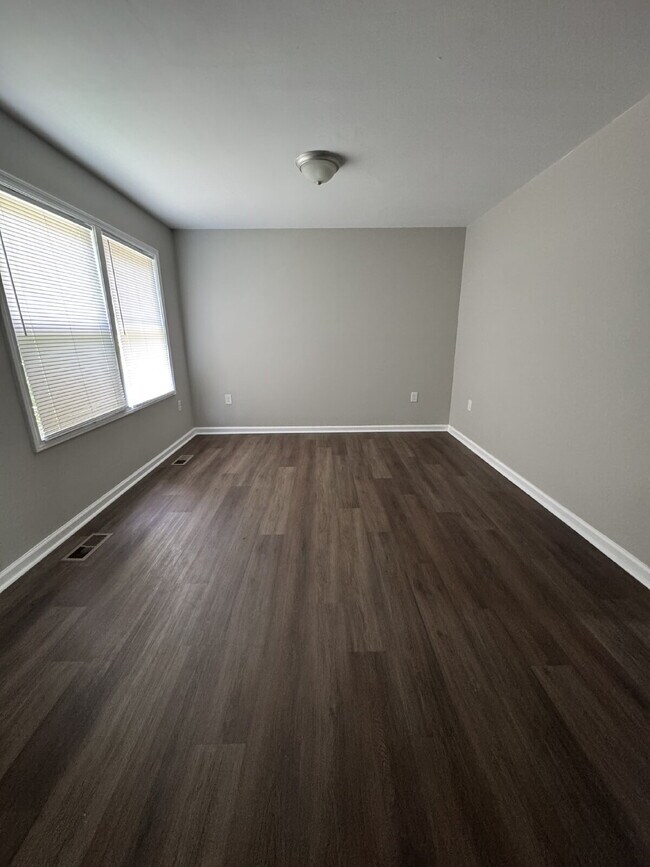 Building Photo - 1754 Meadowbrook Terrace