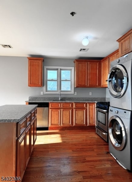 Building Photo - 104 Luttgen Pl