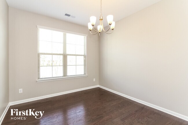 Building Photo - 11370 Cedarvale Farm Pkwy