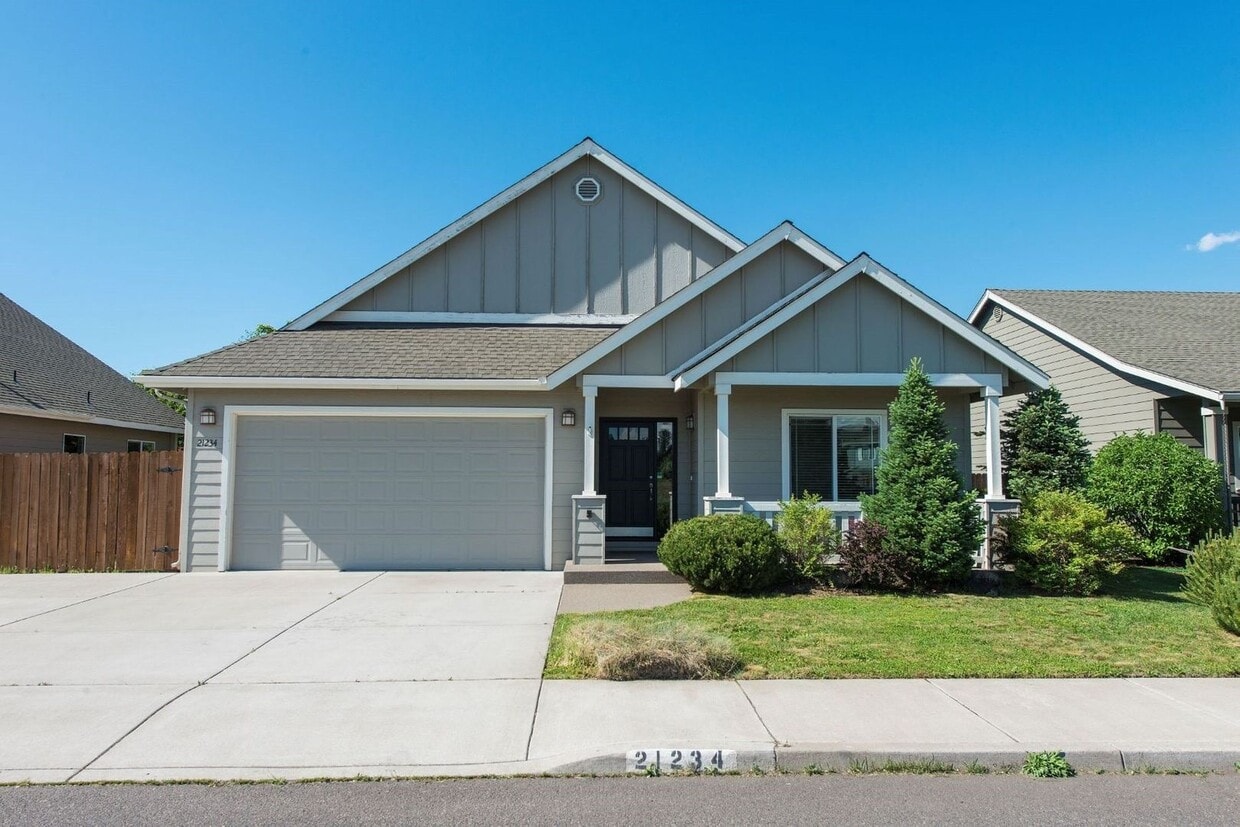 Very nice single level home in NE Bend! P... - Very nice single level home in NE Bend!  P...
