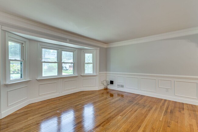 Foto del edificio - Charming 3+ BR single family home availabl...
