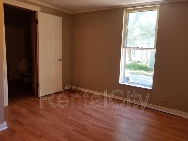 Building Photo - 1310 N 17th Ave