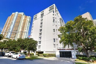 Building Photo - 145 SE 25th Rd