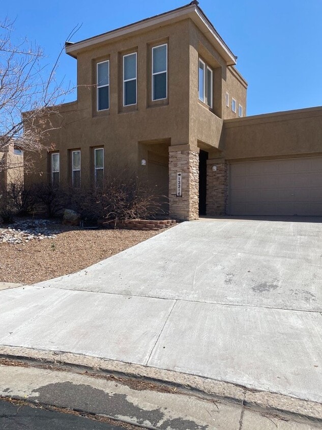 Primary Photo - Beautiful 4 bedroom 3.75 bath in gated com...