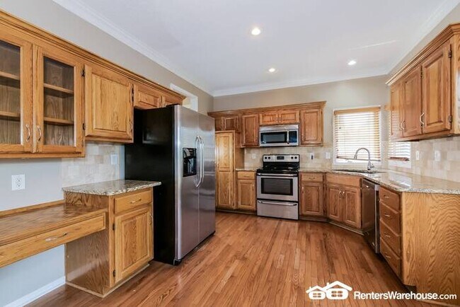 Foto del edificio - 4 Bed 2.5 Bath For Rent In Olathe!