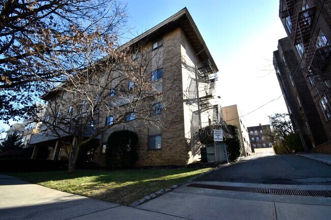 Foto del edificio - 86 W 33rd St