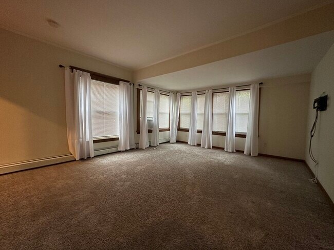 Building Photo - Gorgeous 4 bed/2bath home for rent in Kala...
