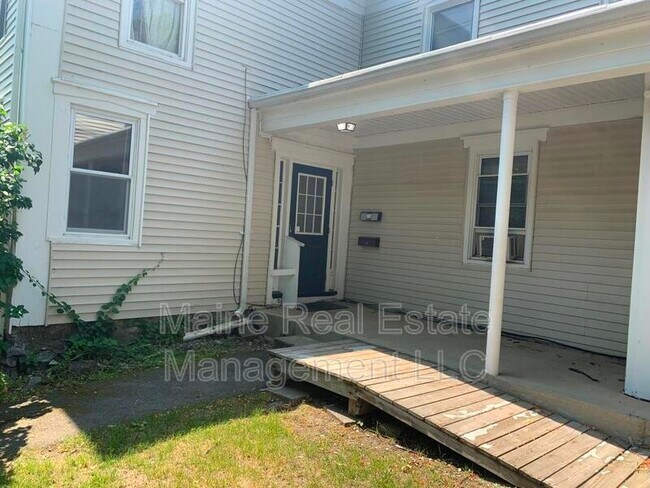 Building Photo - 11 Gilchrest St