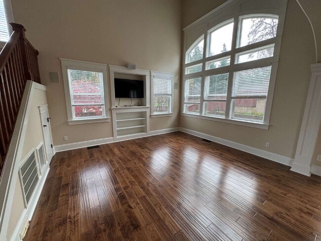 Foto del edificio - Milwaukie 4-Bedroom Home on Corner Lot, Sp...