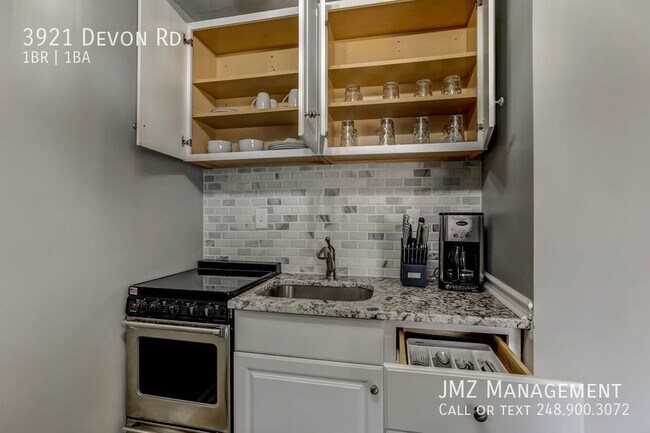 Building Photo - UPDATED ROYAL OAK UNIT FOR LEASE!