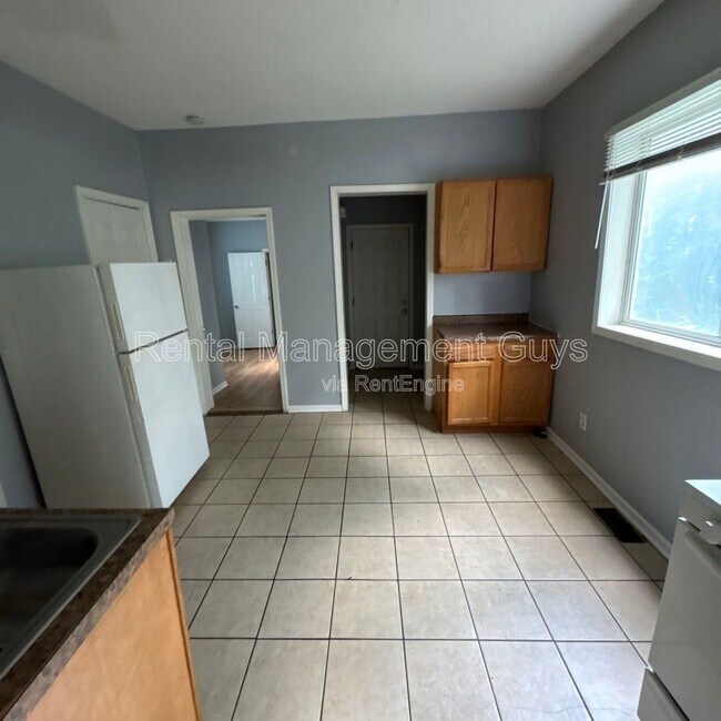 Building Photo - 2314 N Sheridan Ave