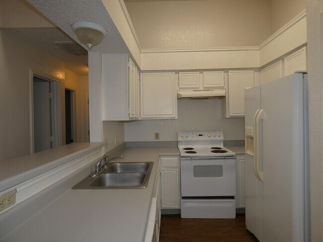 Building Photo - 6925 Cheswick Dr