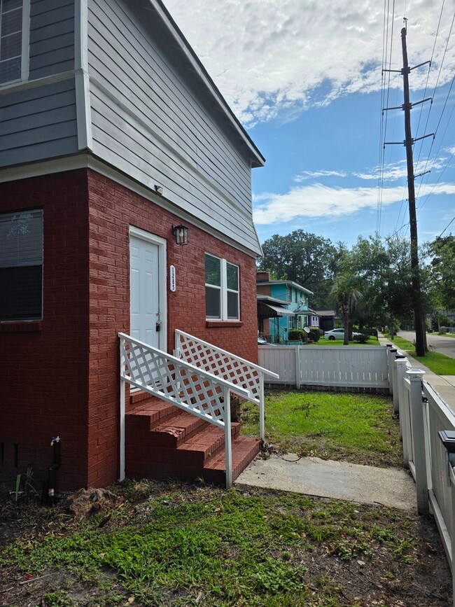Building Photo - 1285 W 26th St
