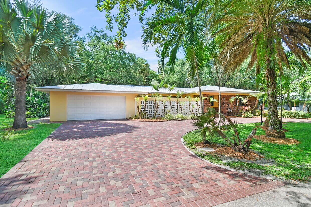 Primary Photo - 8 Miramar Rd