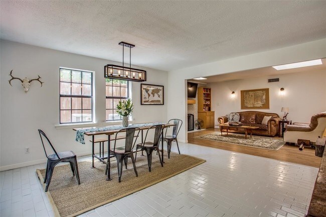 Building Photo - 1028 Tipperary Dr