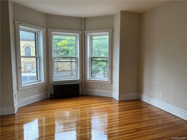 Building Photo - 172 Grand St