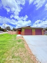Building Photo - 207 N Ridge St