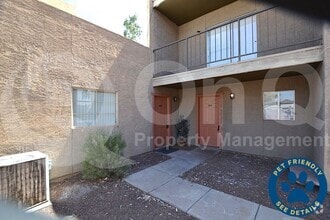 Building Photo - 2807 E Paradise Ln