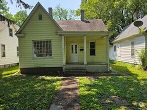 Building Photo - 1126 E Spruce St