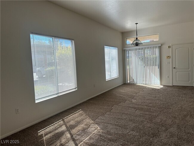 Foto del edificio - 2305 W Horizon Ridge Pkwy