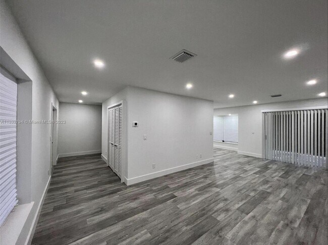 Foto del edificio - 9220 Bouquet Rd