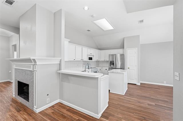 Building Photo - 1202 Defford Ln