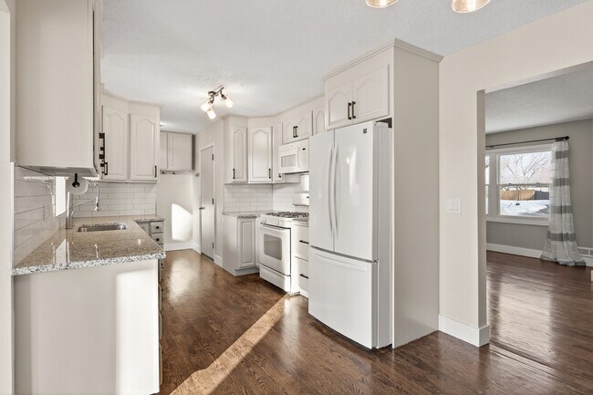 Foto del edificio - 15348 Drexel Way