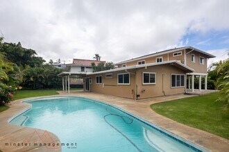 Building Photo - 1568 Kupau St