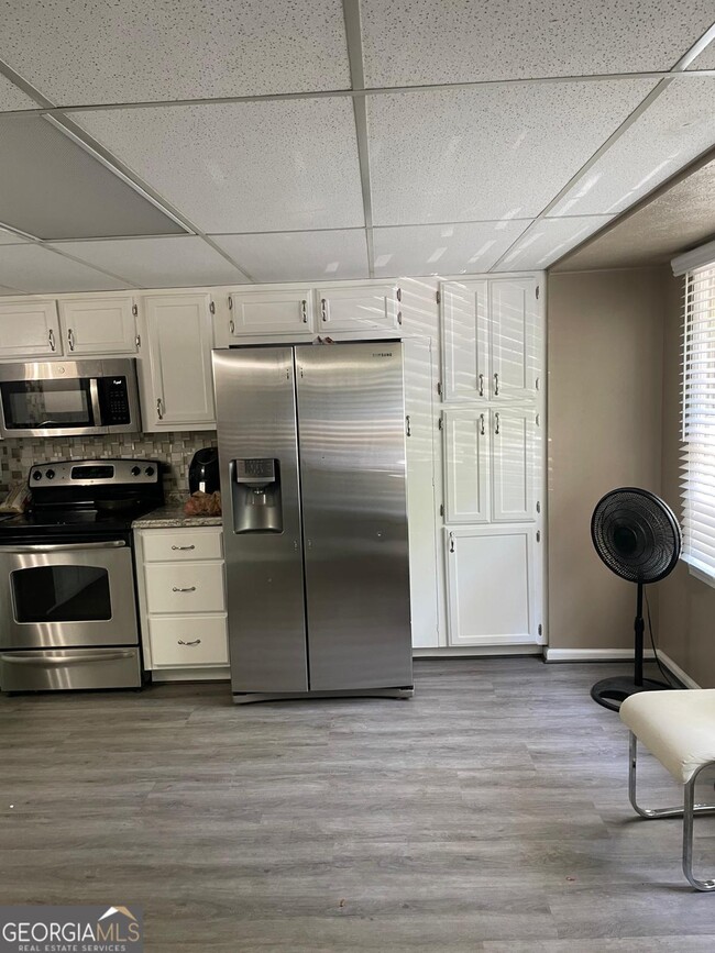 Building Photo - 1801 Azalea Dr