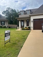 Building Photo - 3408 Hudson Dr